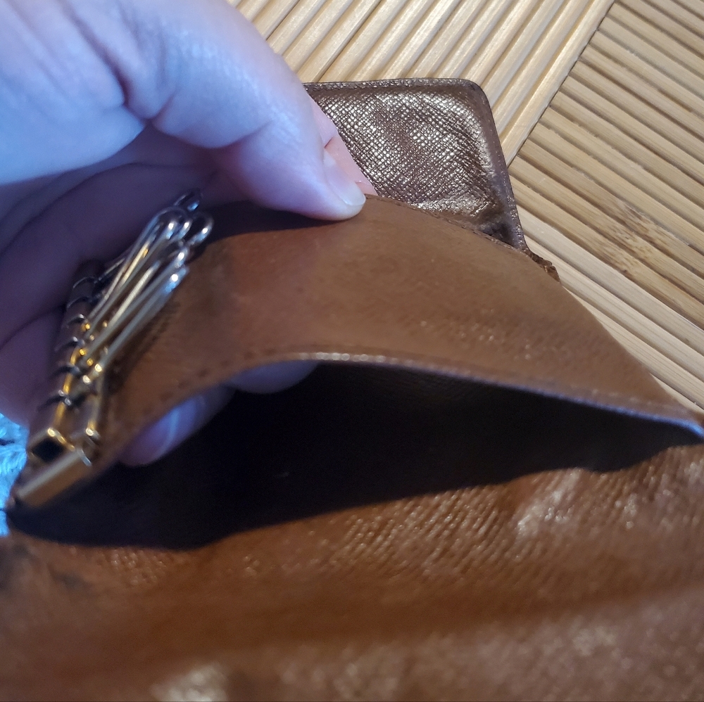 LV 6 Key Holder - Picture 10 of 16